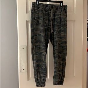 Camo jogger Bella Dahl